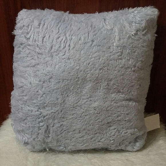 Pale blue fuzzy pillow - Picture 3 of 4